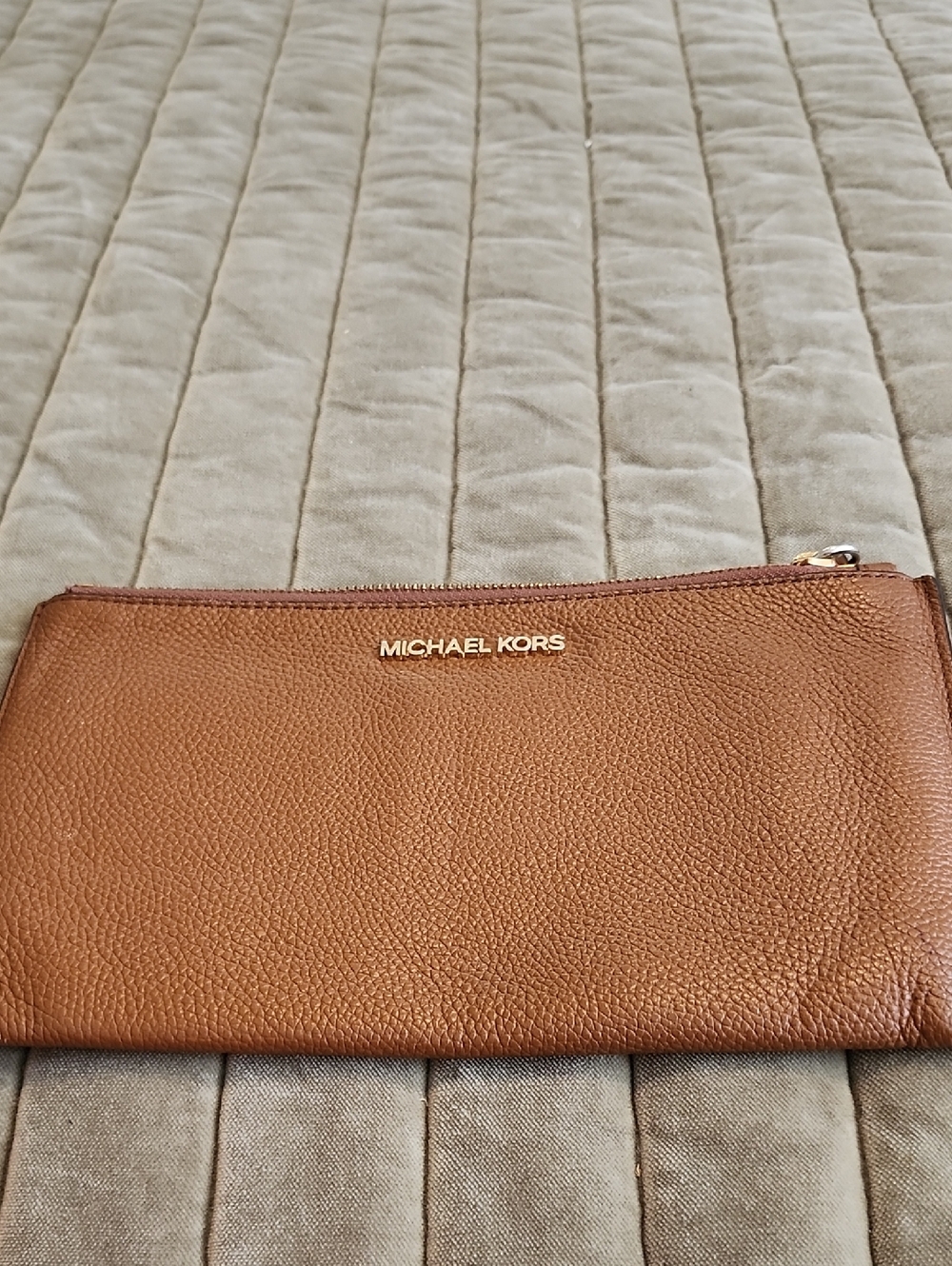 Michael Kors Men's Tan Pebbled Leather Zip Wallet with Gold Logo